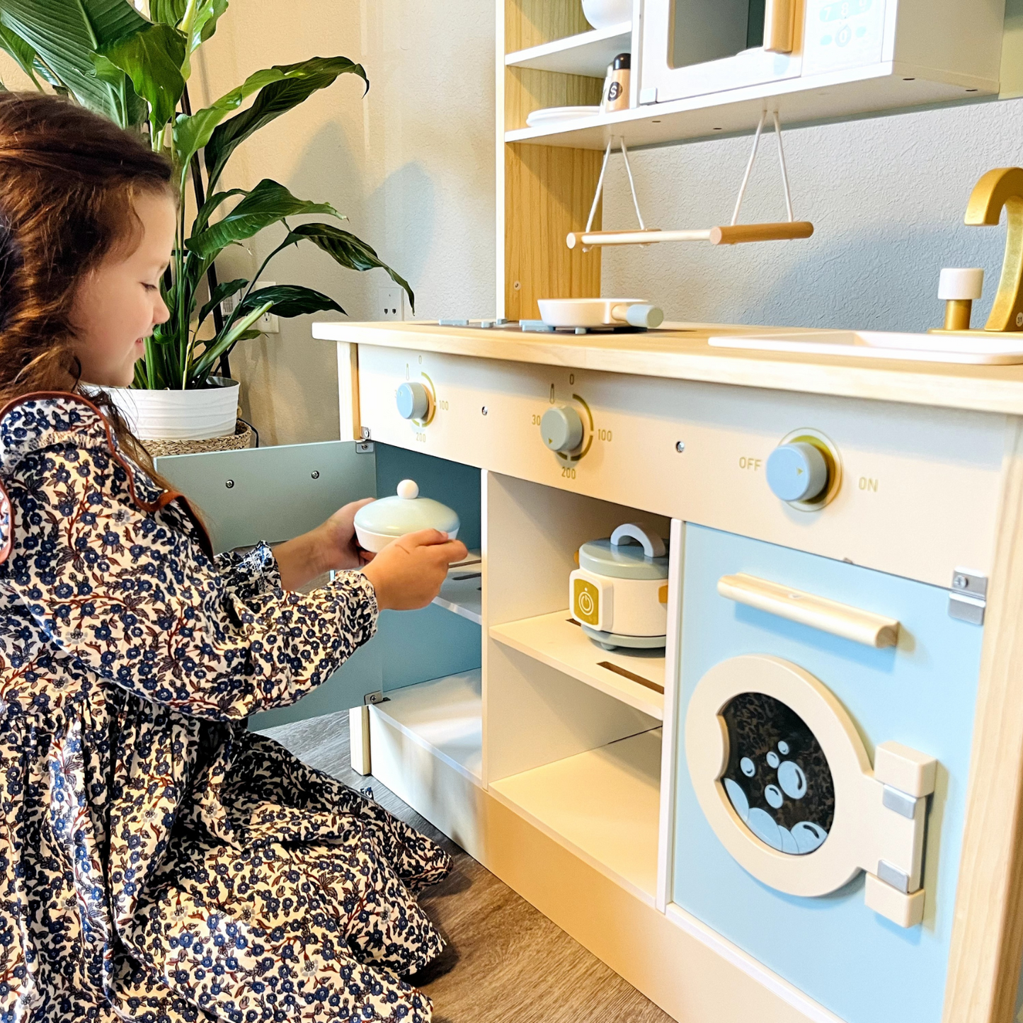 ROBUD Wooden Kitchen Pretend Play Set with Accessories WCF14